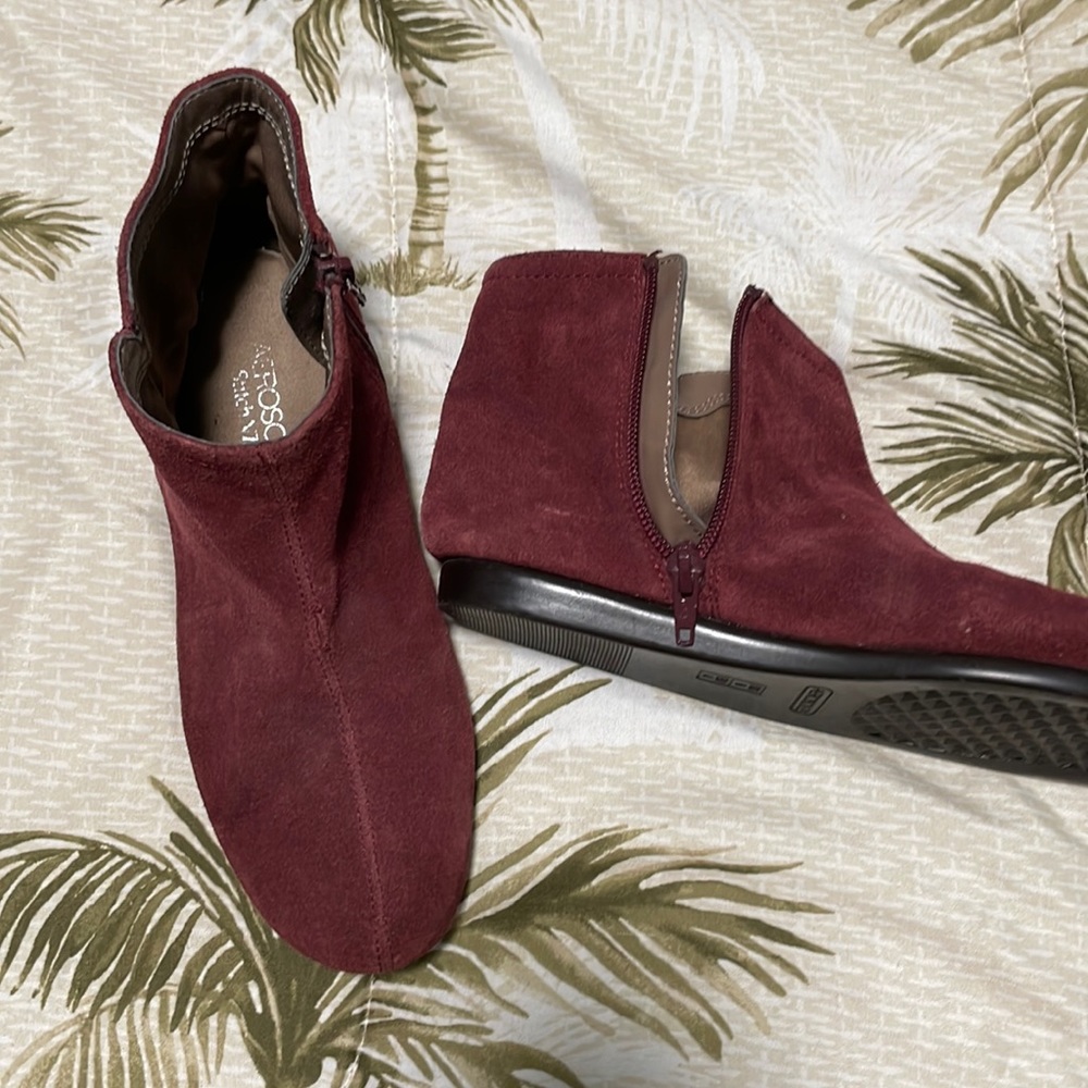 Suade maroon boots for casual or dress up some jeans.